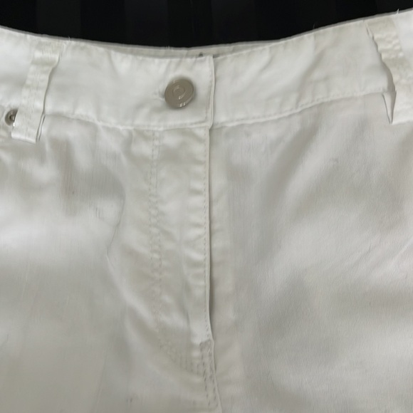 Larry Levine Petite White Capri Pant. Size 10P - Picture 6 of 11
